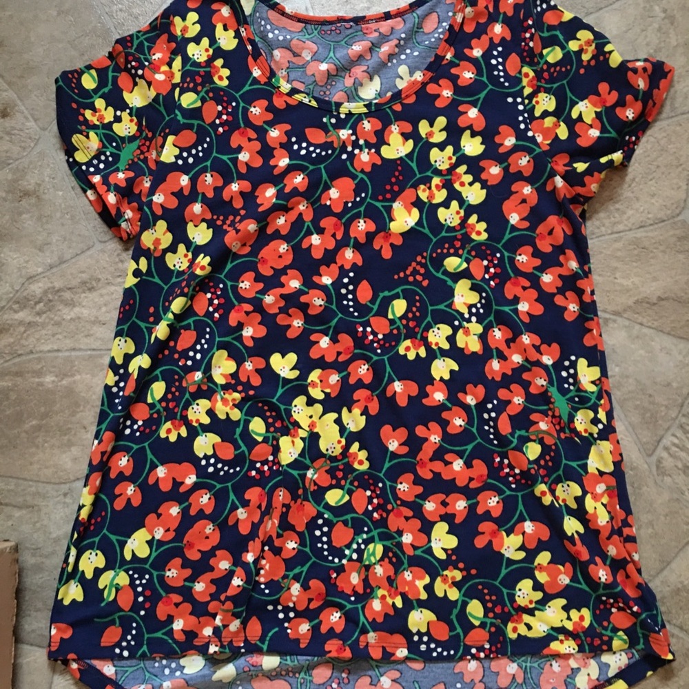 LuLaRoe Classic Tee Small EUC